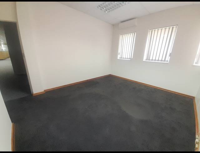 689M² OFFICE RENTED IN WALMER